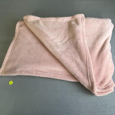 Light Pink Cosmopolitan Blanket - 60x30