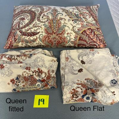 Queen Size Flat and Fitted Sheet with Matching Pillow