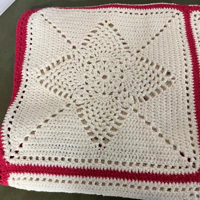 Gorgeous Red and Cream Knit Throw Blanket - 66x54