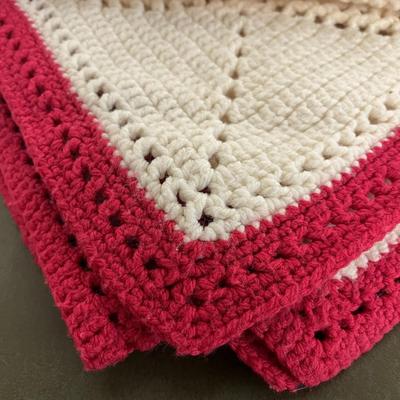 Gorgeous Red and Cream Knit Throw Blanket - 66x54