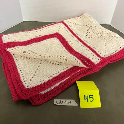 Gorgeous Red and Cream Knit Throw Blanket - 66x54