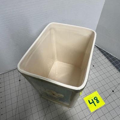 Beautiful Bathroom Trash Bin - 9x7x10