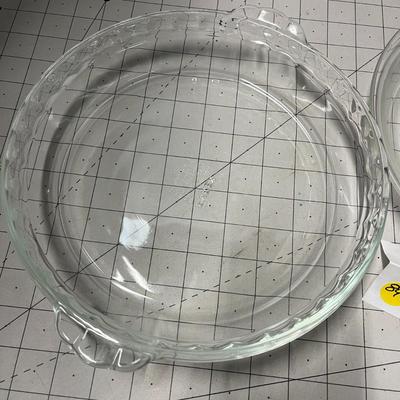 Set of Two PYREX Glass Round/Pie Dishes