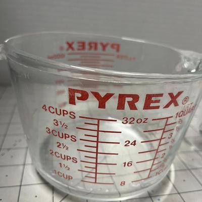 PYREX Liquid Measuring Cups - Set of two