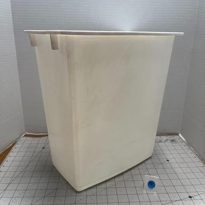 Sterilite Plastic Trash Bin - 14 x 9.5 x 15