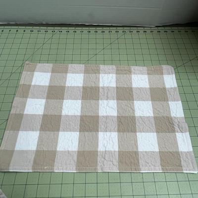 Set of 4 White and Tan Checkered Placemats 