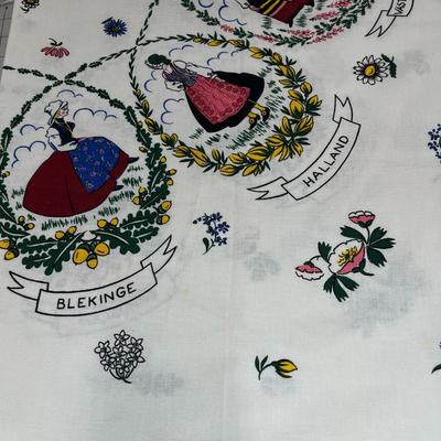 Beautiful European Tablecloth - 34x36