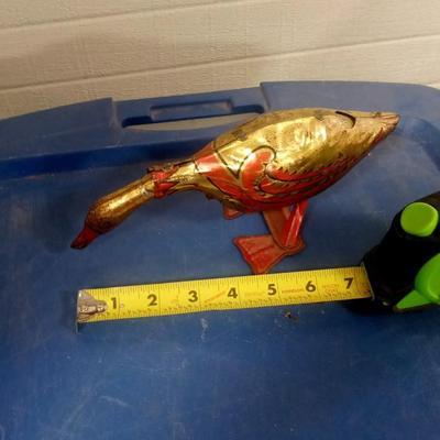 LOT 142 MARX GOLDEN GOOSE TIN TOY