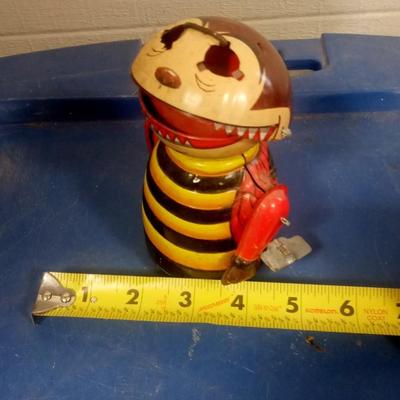 LOT 143 MARX TIN LITHO BUMBLE BEE TOY