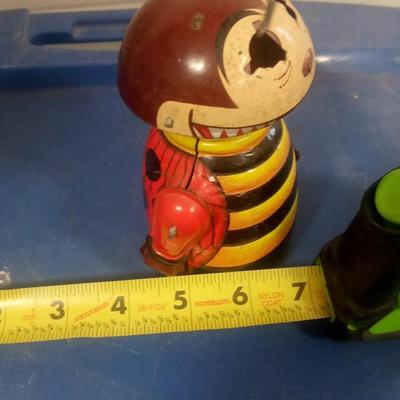 LOT 143 MARX TIN LITHO BUMBLE BEE TOY