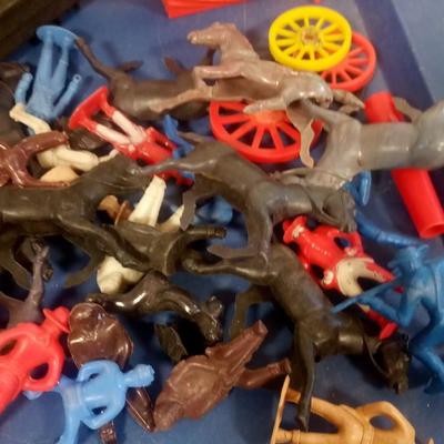 LOT 144 LARGE LOT OF VINTAGE FIGURES