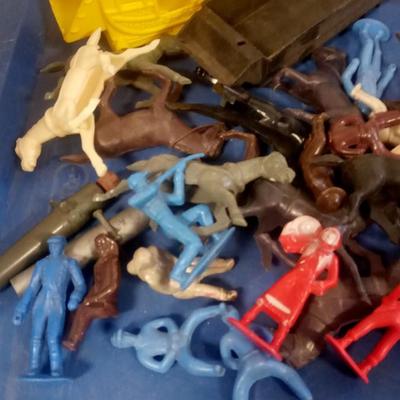 LOT 144 LARGE LOT OF VINTAGE FIGURES