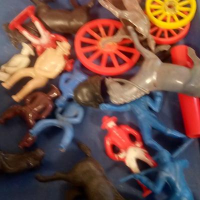 LOT 144 LARGE LOT OF VINTAGE FIGURES