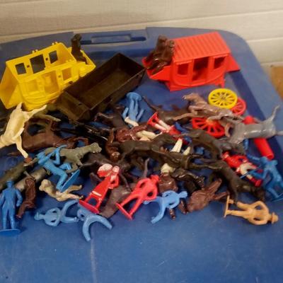 LOT 144 LARGE LOT OF VINTAGE FIGURES