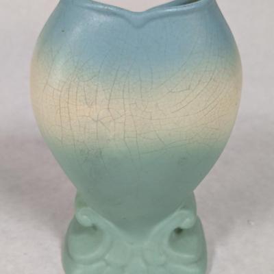 Hull Art Pottery Bowknot Vase
