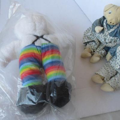 Cute Plush Bear, Unused, and 2 Piggies