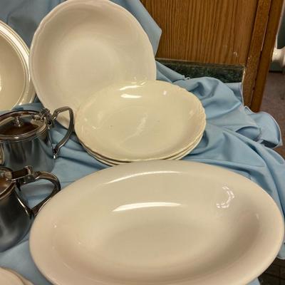 Homer Laughlin Dish Set and Syracuse Restaurant Ware