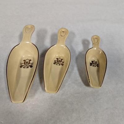 Pfaltzgraff Village Measuring Scoops