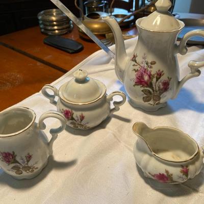 Vintage Roval Sealy Moss Rose Tea Set