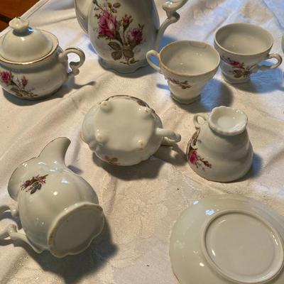 Vintage Roval Sealy Moss Rose Tea Set