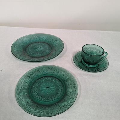14 Pieces of Tiara Green Glassware