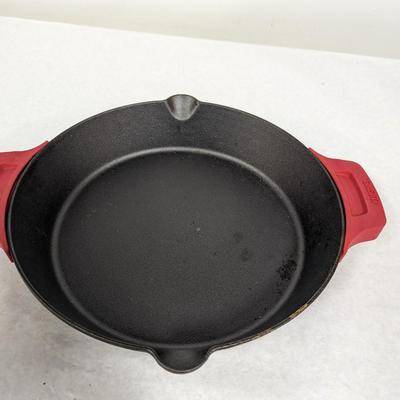 Lidded Cast Iron Skillet Dual Handle Braiser Frying Pan with Silicone Handle Covers