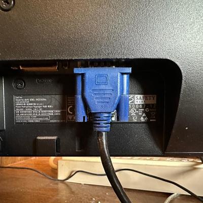 COMPLETE DELL DESKTOP COMPUTER WIN 10 AND MORE