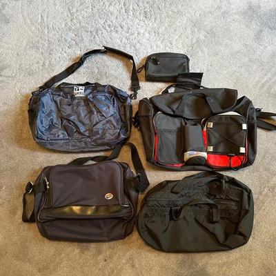 DUFFLE BAGS/TOTES