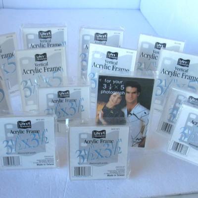 Bunch of Acrylic Small Standing Frames