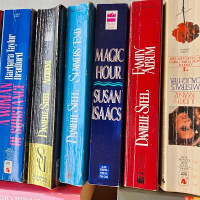 Fiction paperback book lot Including Danielle Steel and Higgins Clark