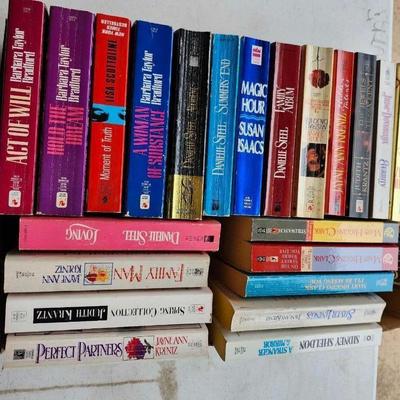 Fiction paperback book lot Including Danielle Steel and Higgins Clark