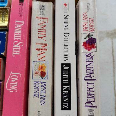 Fiction paperback book lot Including Danielle Steel and Higgins Clark