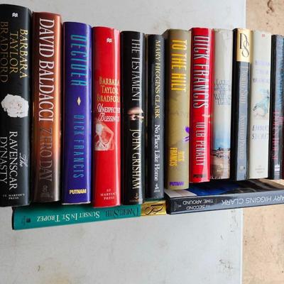 Fiction Hardback book lot including DaniellecSteel and Higgins Clark