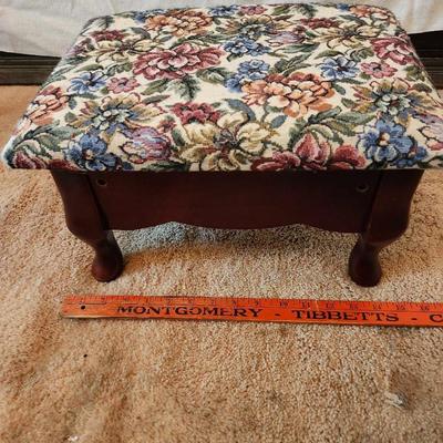 Antique Floral Step Stool Wooden Tapestry Footstool, Storage, Queen Anne Legs