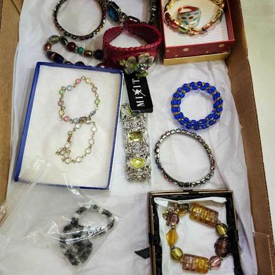 Mixed jewelry lot
