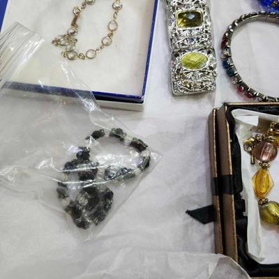 Mixed jewelry lot