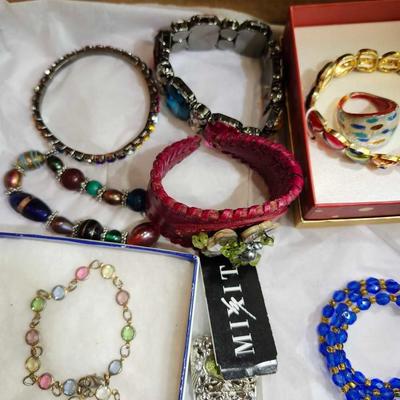 Mixed jewelry lot