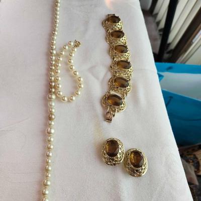 Mixed jewelry lot, some Vintage