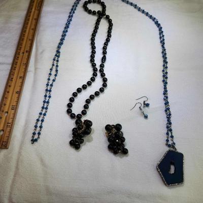Mixed jewelry lot, some Vintage