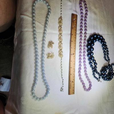 Mixed jewelry lot, some Vintage