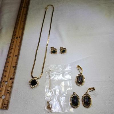Mixed jewelry lot, some Vintage