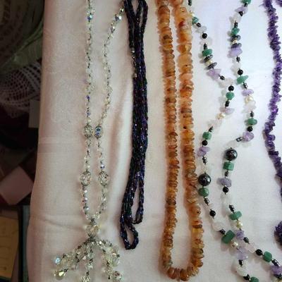 Mixed jewelry lot, some Vintage