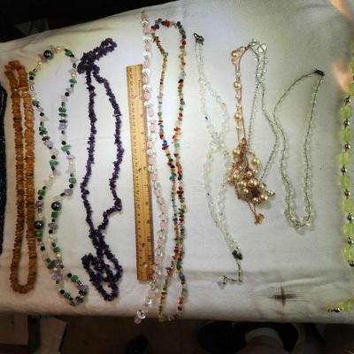 Mixed jewelry lot, some Vintage