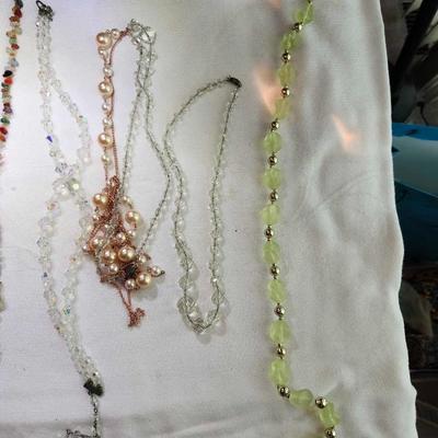 Mixed jewelry lot, some Vintage