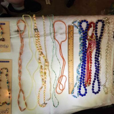 Mixed jewelry lot, some Vintage