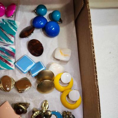 Earring Jewelry lot, mostly clip on, Some Vintage