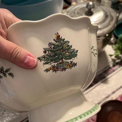 Spode Christmas Bowl - Floral rim - Rare Pattern -