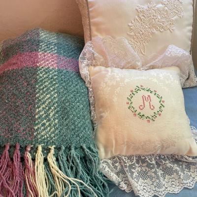 Soft blanket with fancy pillows