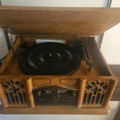 2007 Turntable Vintage Style Radio with CD Player