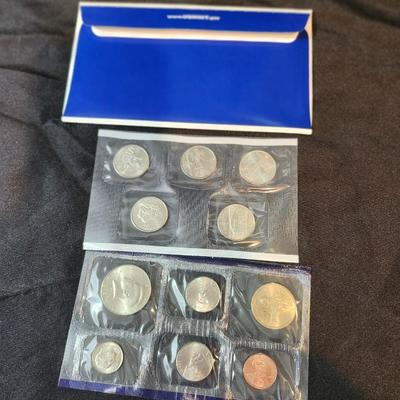 2005 U.S. Uncirculated Mint Set P & D (22 coins)